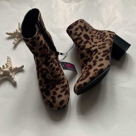 NWT Bobbie Brooks Leopard Print Ankle Booties - Picture 2 of 6